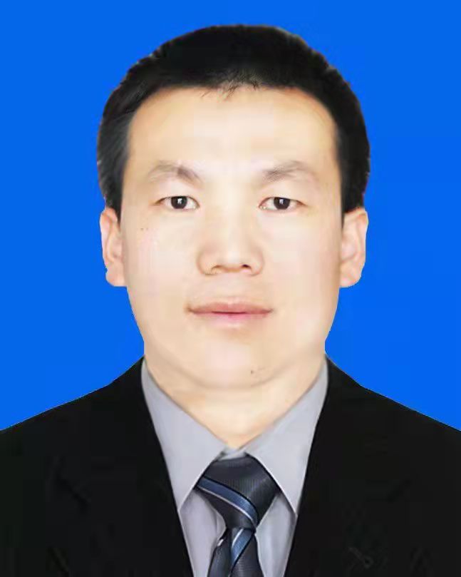甘肃靖远人,现任中共白银市白银区委常委,白银区人民政府常务副区长