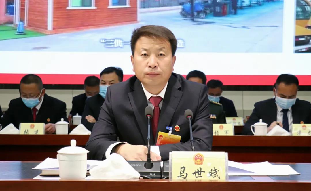 首页>新闻资讯>区内要闻> 区委书记马世斌主持大会并宣布大会开幕.