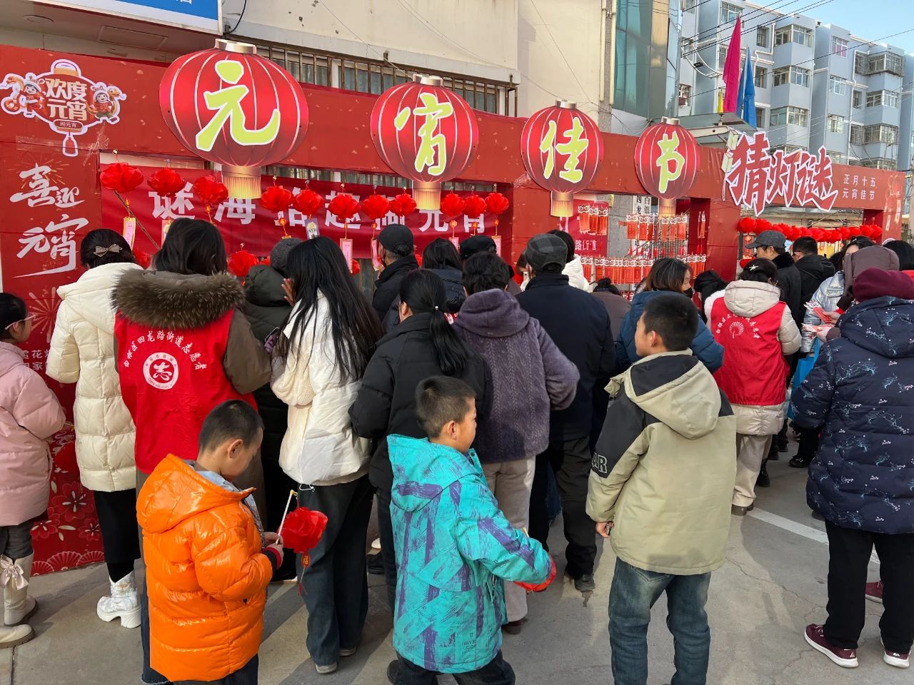白银区元宵灯谜会 智趣交融喜迎春