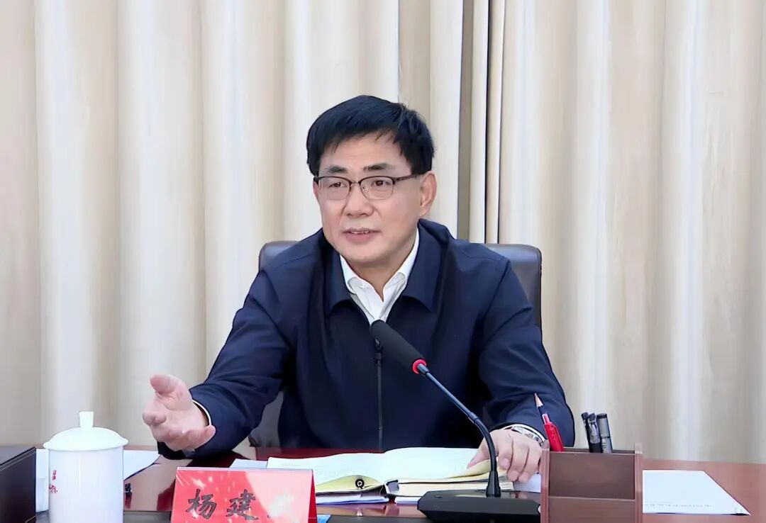 杨建武主持召开市委常委会会议