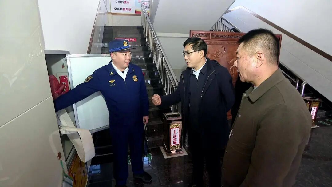 杨建武在白银区调研安全生产工作