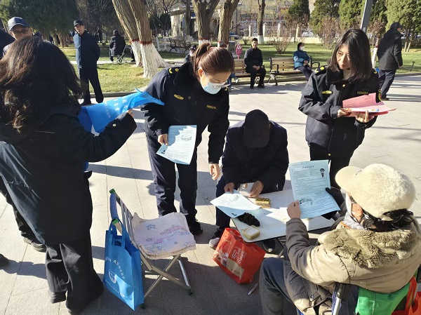 白银区城市管理局积极开展“12·4”国家宪法日法治宣传活动