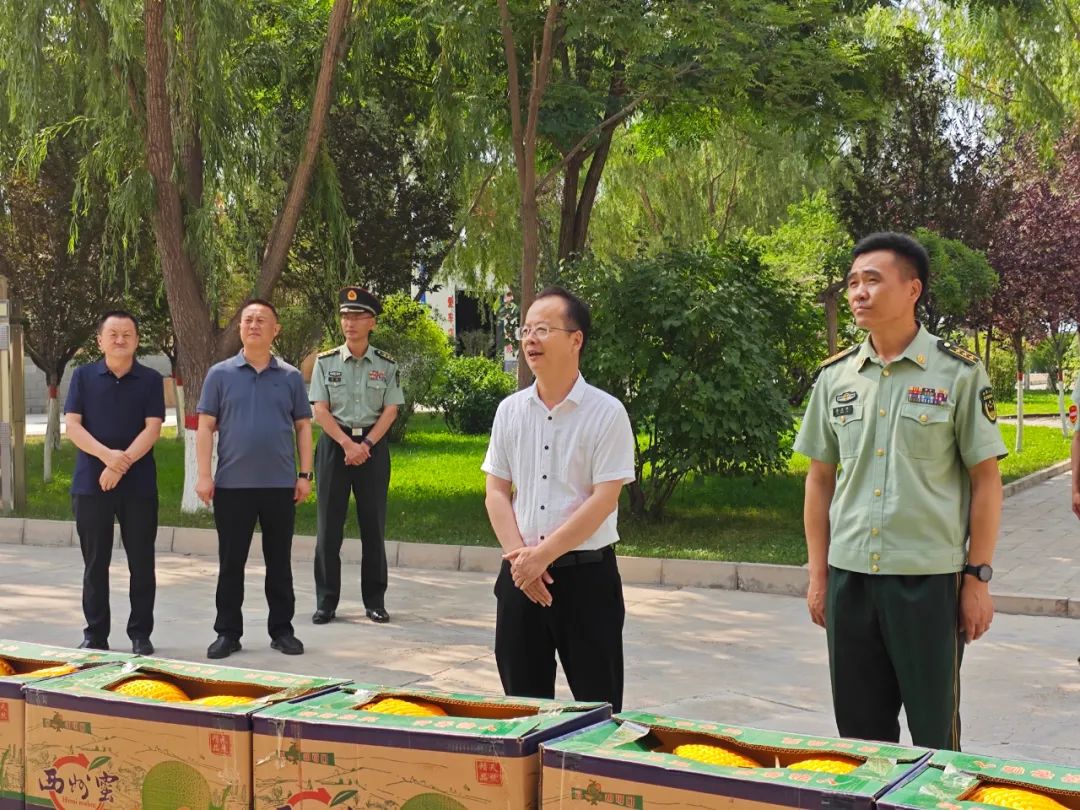 区领导“八一”前夕走访慰问驻区部队官兵