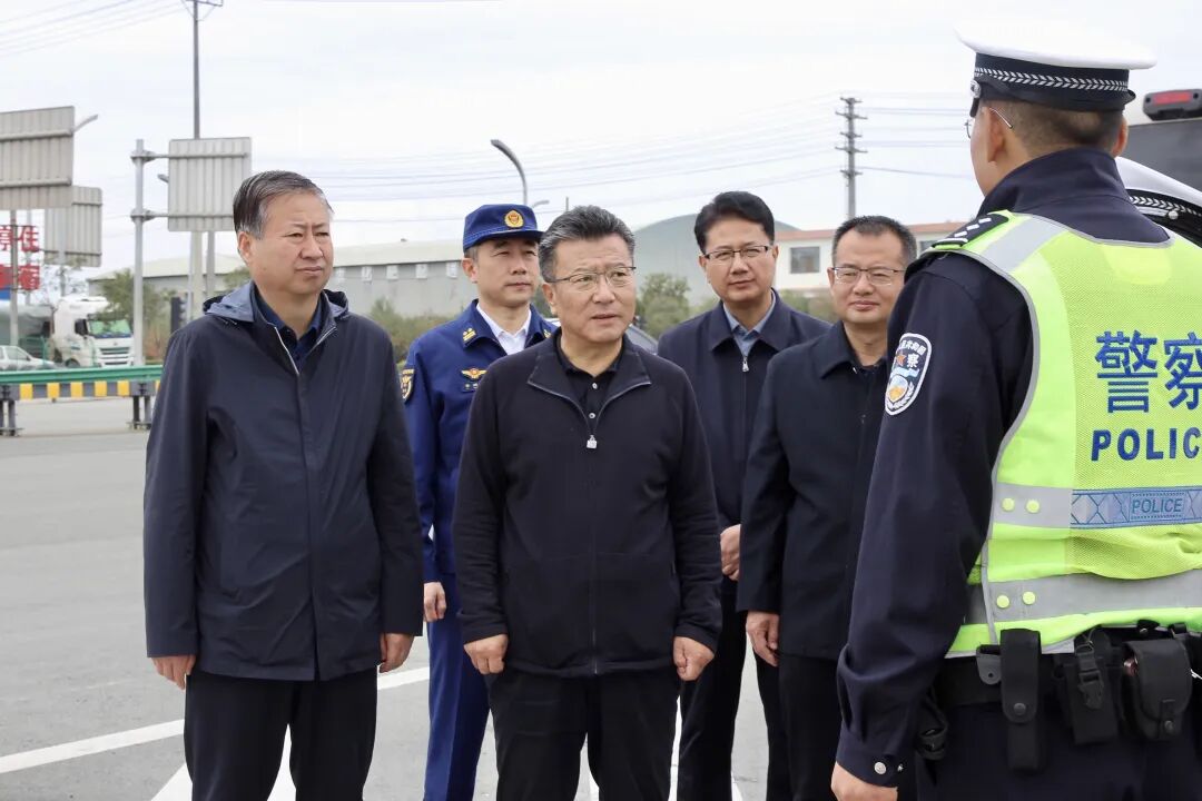 张延保在白银区调度检查国庆中秋假期安全防范及值班值守工作