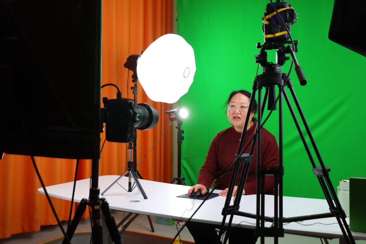 白银区：巾帼聚力  家风传情  绘就文明...