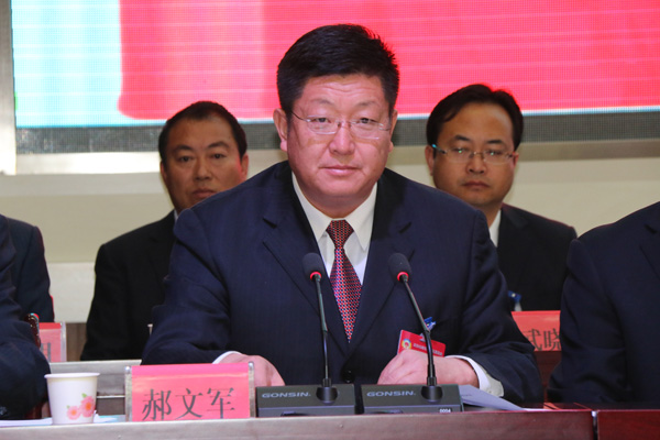 郝文军主持政协九届一次会议开幕式魏万胜在政协九届一次会议开幕式上