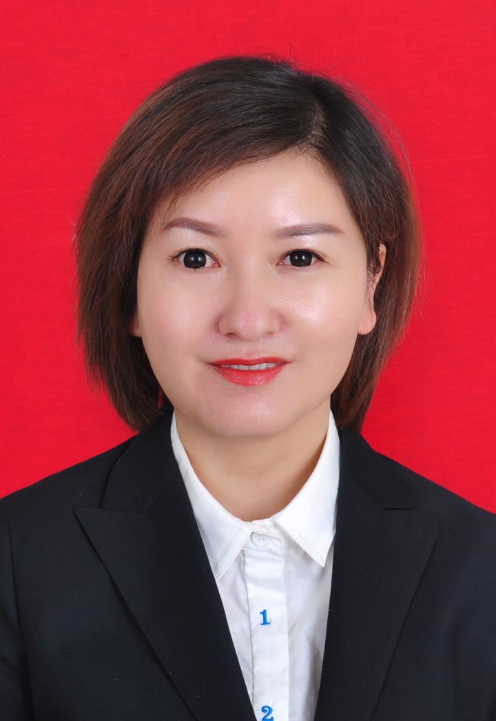 32何炜炜.jpg