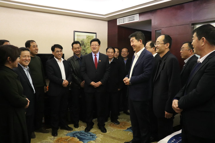 区领导看望慰问区“两会”代表委员